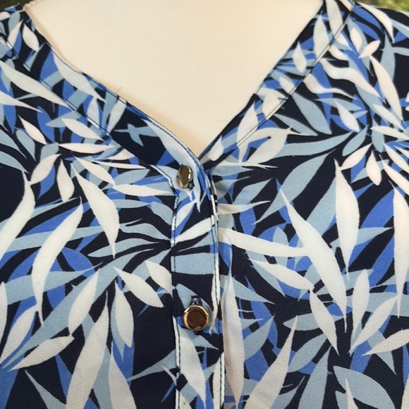 Blue and White Patterned Women's Top - Picture 4 of 8